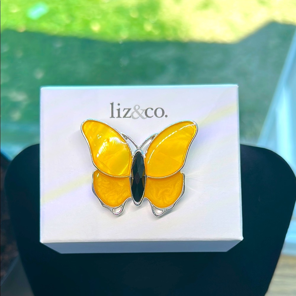 Vintage-Inspired Amber Butterfly Brooch